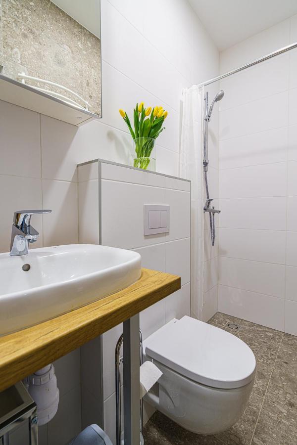 Moder Chic Apartment In Center-Prime Rentals Каунас Экстерьер фото